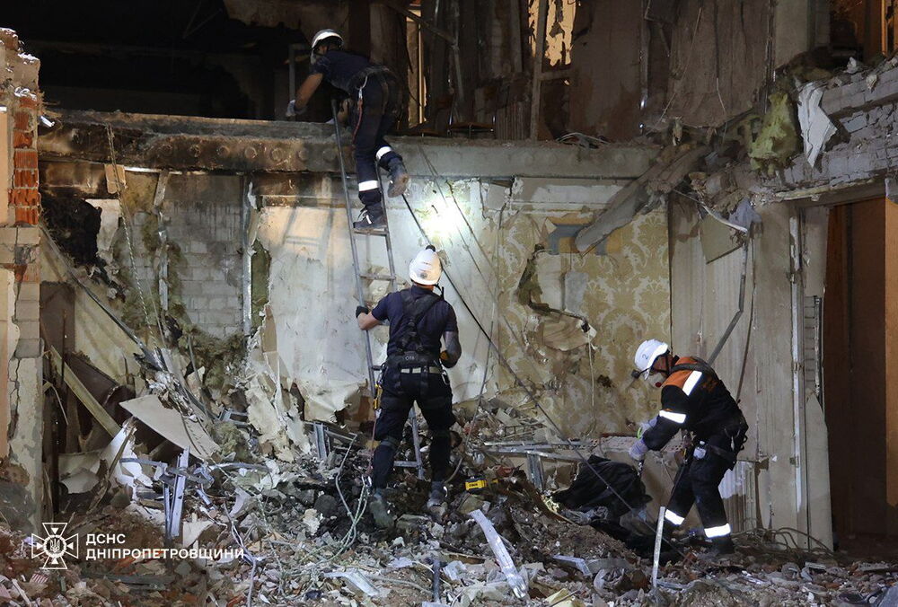 Под завалами в Днепре нашли тело еще одной женщины