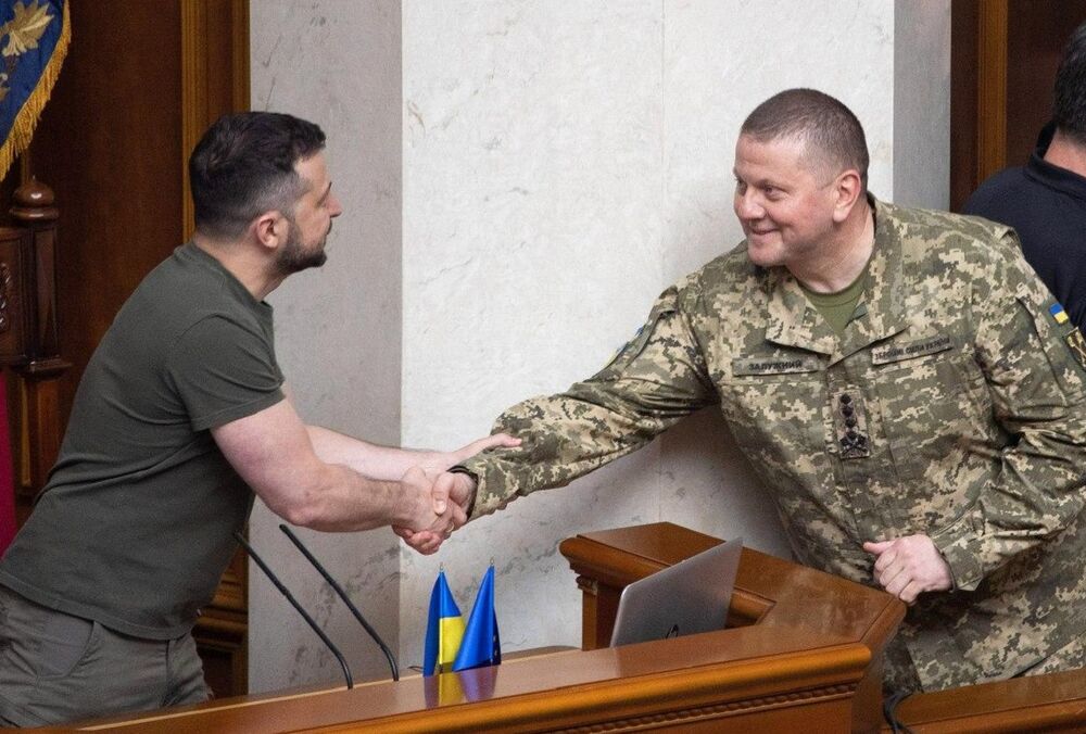 ЗМІ повідомили про розбіжності Зеленського та Залужного щодо Бахмута