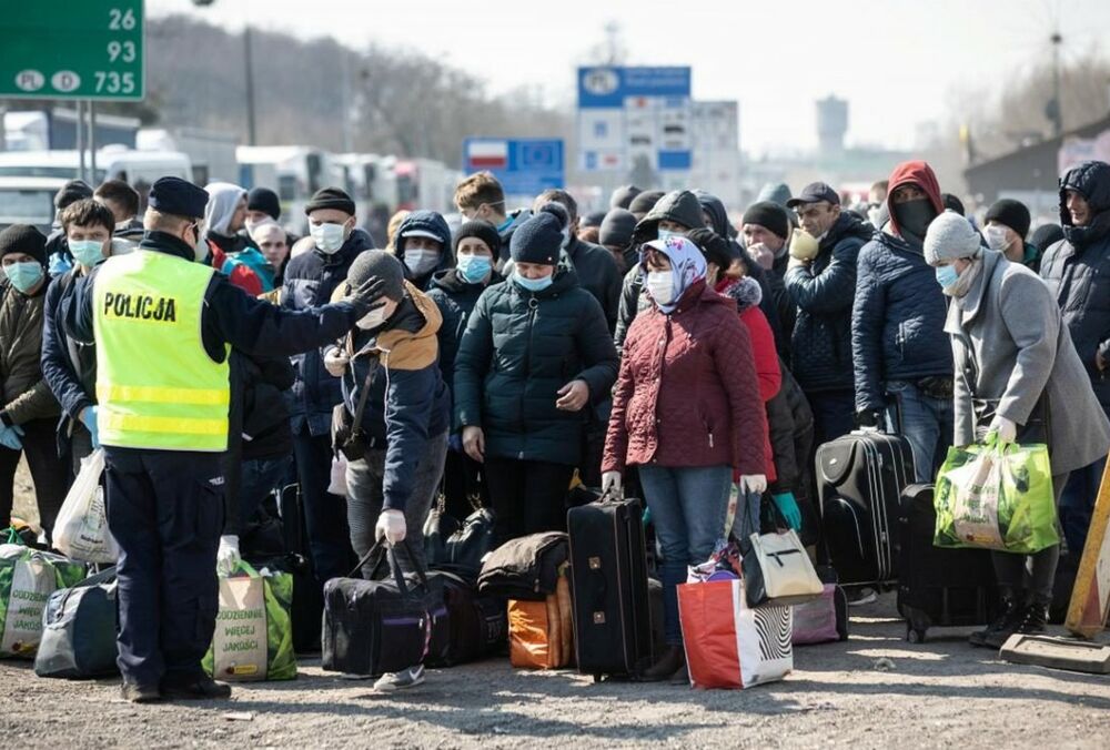Українські біженці в Польщі перестануть отримувати допомогу: озвучено дату