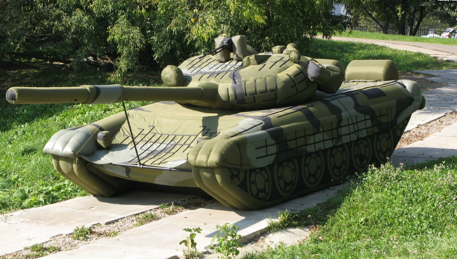 Беларусь разместила муляжи танков на границе с Украиной