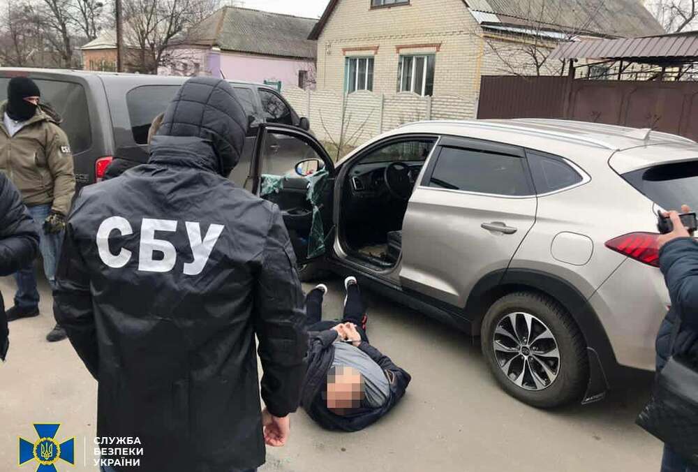 СБУ заарештувала ватажка рекетирів, який тримав в страху харків'ян