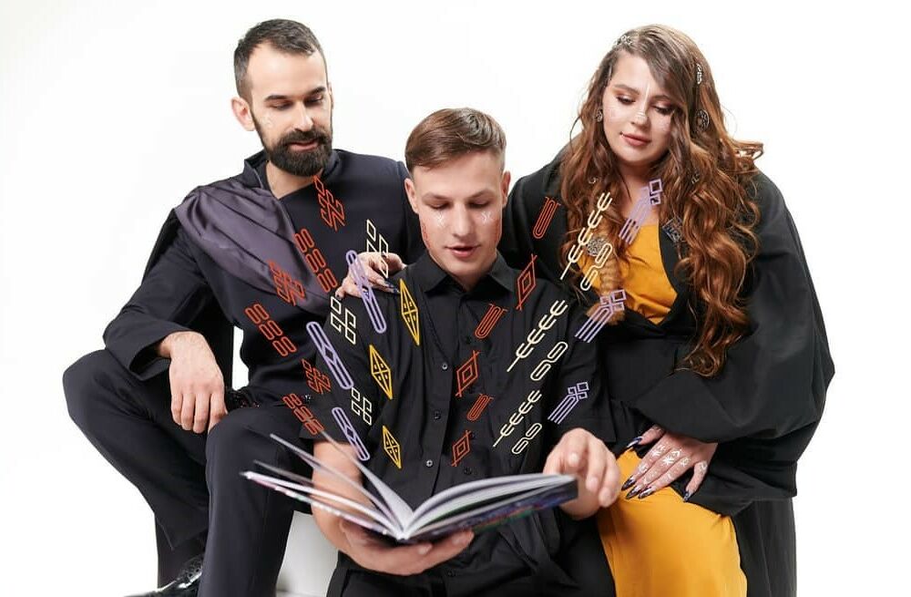 Группа KAZKA создала детскую книгу, в котором персонажи ”оживают” в дополненной реальности