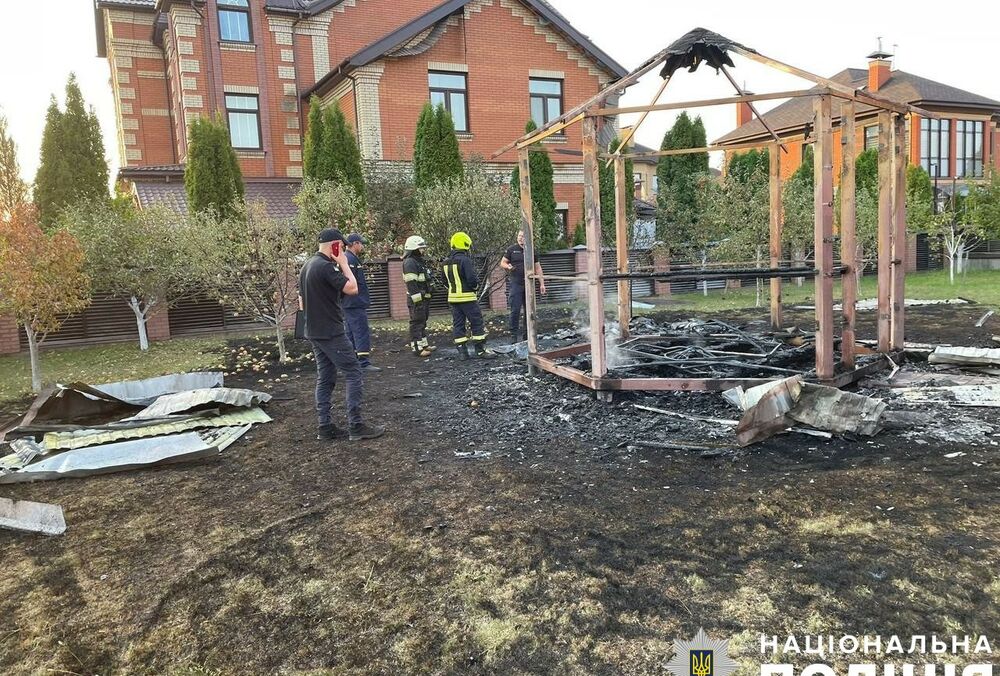 Поліція показала наслідки падіння ворожих дронів у Києві