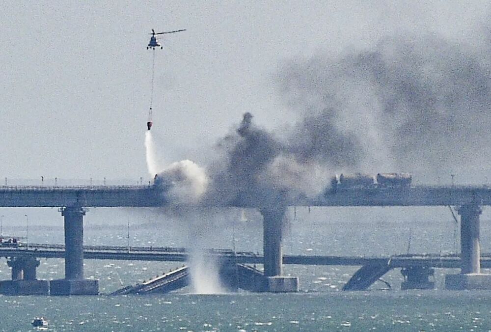 Крымский мост будет разрушен: в ВМС озвучили сроки