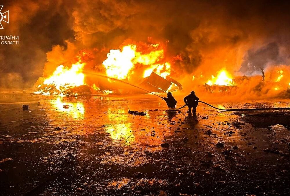 Росія завдала ударів по центру Херсона та Одеській області: фото