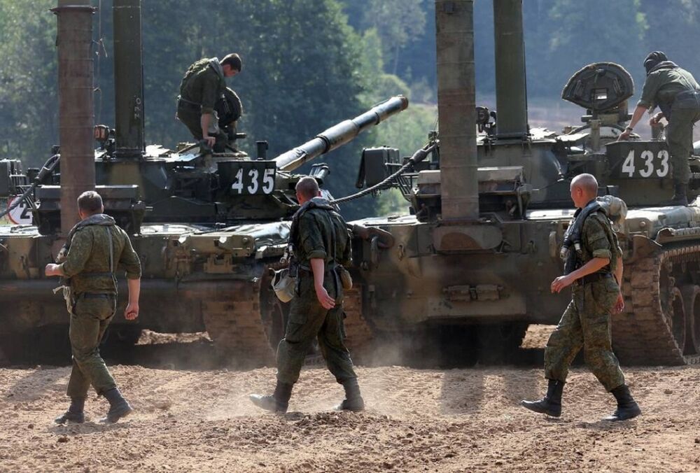 Британская разведка сообщила о переброске в Беларусь части танковой армии РФ Британская разведка сообщила о переброске в Беларусь части танковой армии РФ