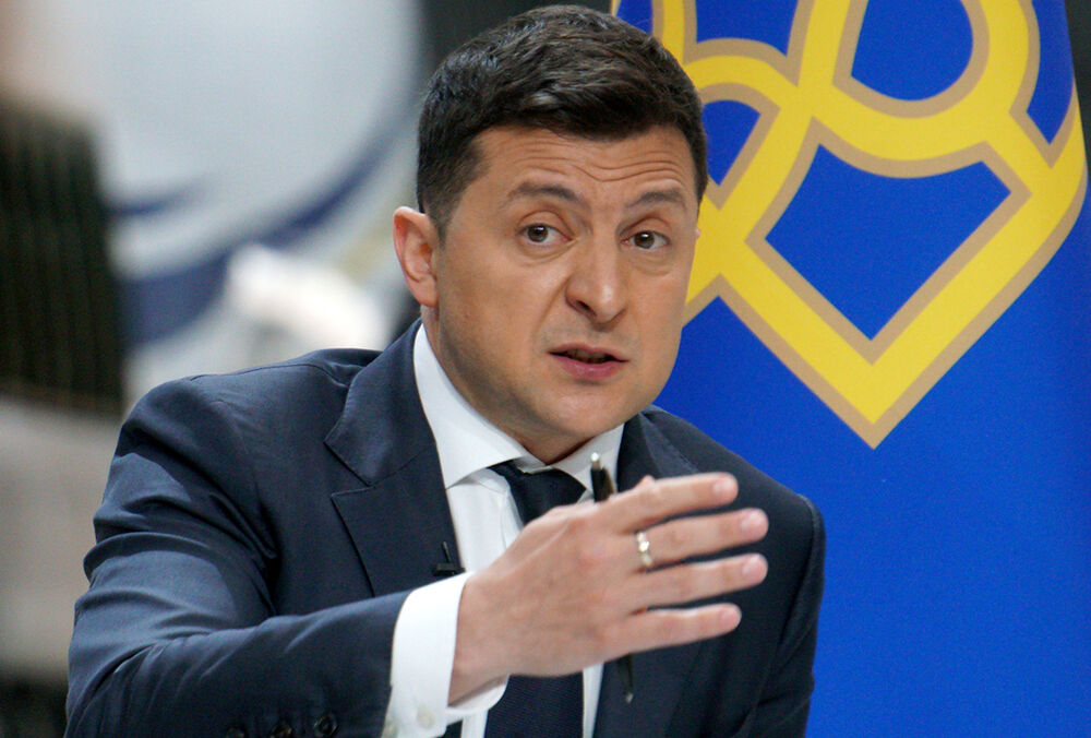 Зеленский хочет обязать публичных госслужащих подавать декларацию о контактах с олигархами Зеленский хочет обязать публичных госслужащих подавать декларацию о контактах с олигархами