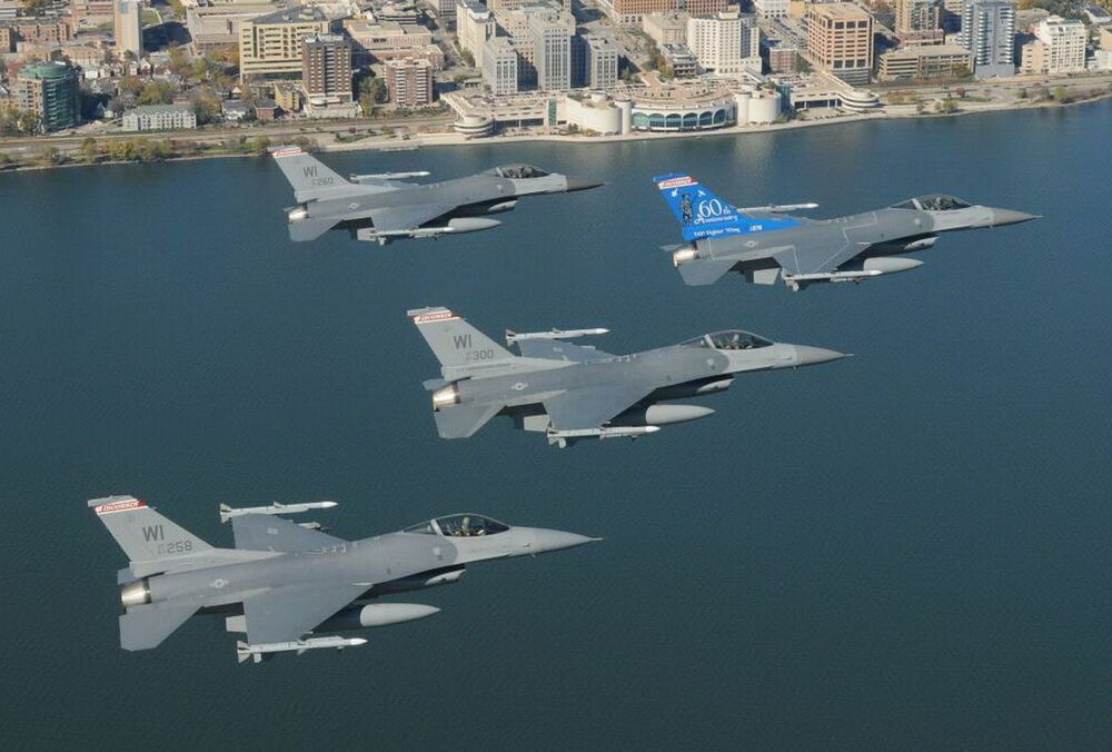 Україна відібрала пілотів, які можуть пересісти у західні винищувачі Україна відібрала пілотів, які можуть пересісти у західні винищувачі