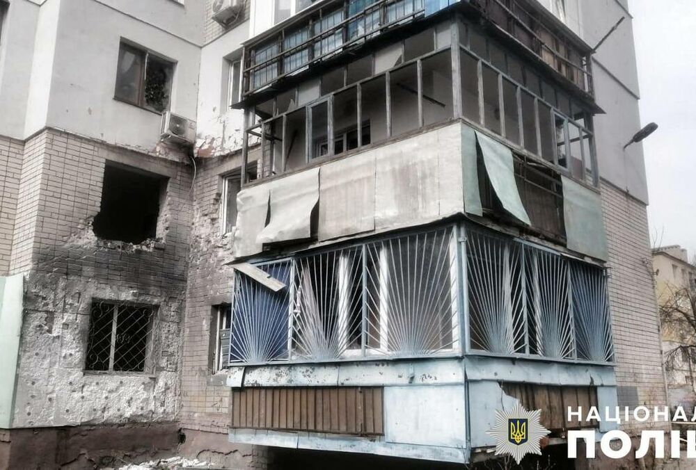 Во время обстрела Херсонщины пострадали полицейские