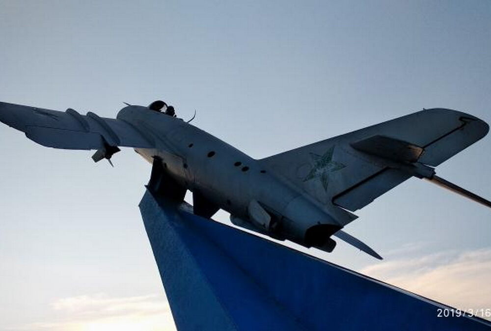 Підірвано символ Бахмуту - літак-пам'ятник МіГ-17: відео
