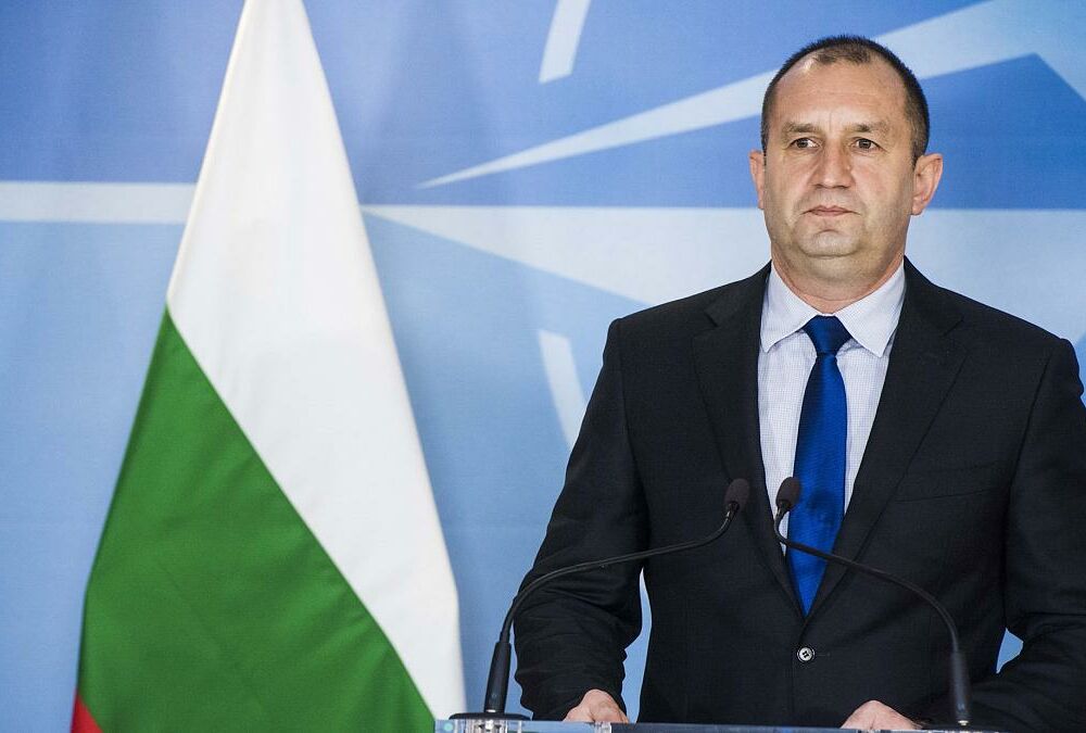 Президент Болгарії проти постачання зброї в Україну Президент Болгарії проти постачання зброї в Україну