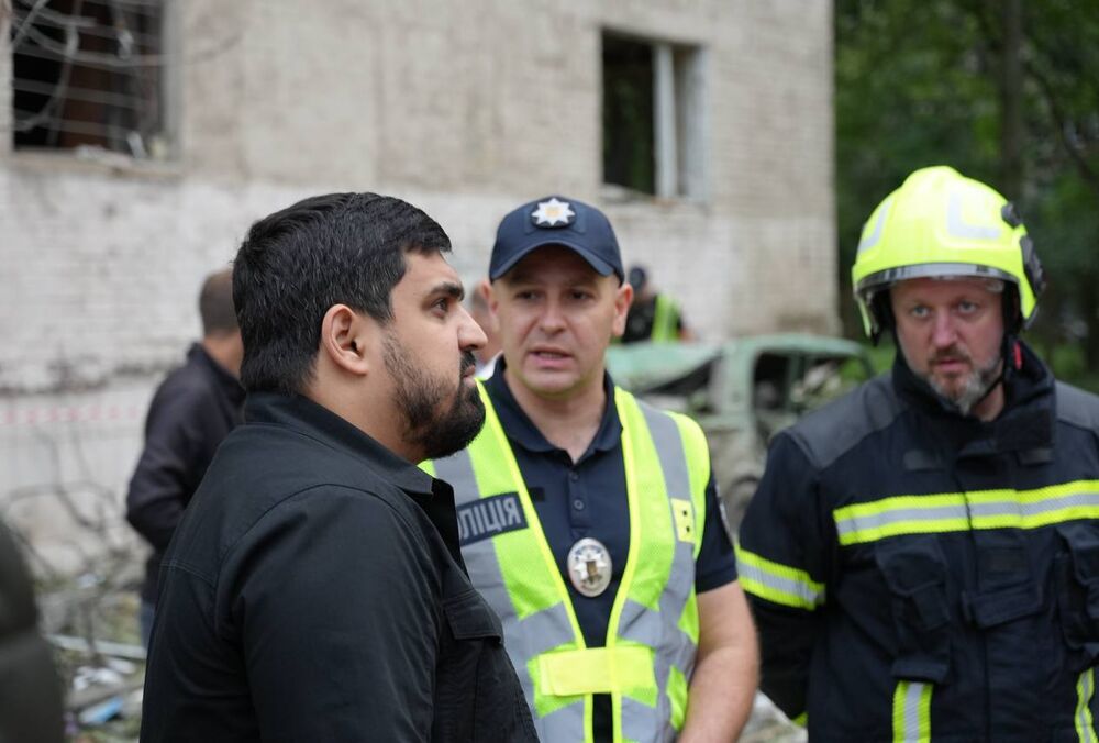 У Києві уламки російського дрону впали на територію дитячого садка