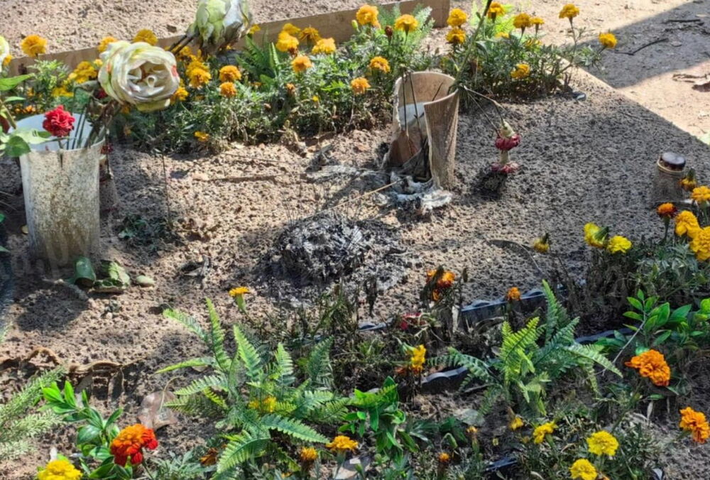 В России дважды подожгли могилу убитого в Украине оккупанта: фото В России дважды подожгли могилу убитого в Украине оккупанта: фото