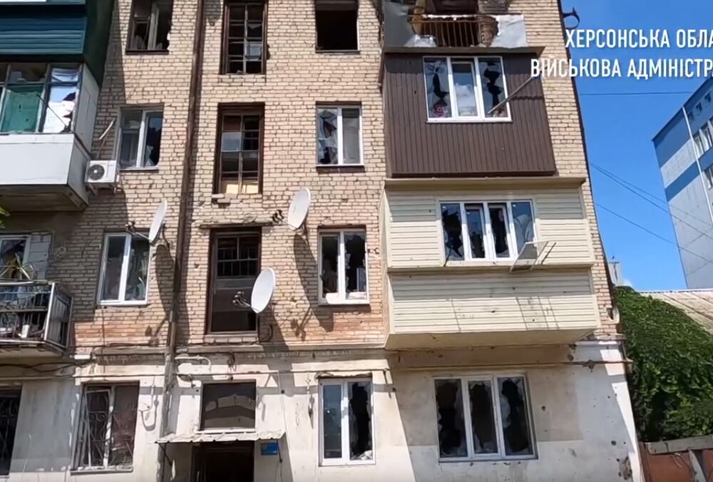 Окупанти обстріляли Херсон: за життя постраждалих борються лікарі Окупанти обстріляли Херсон: за життя постраждалих борються лікарі