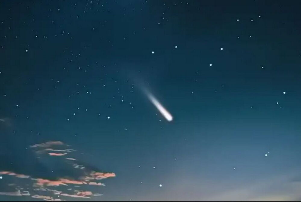 В небе над Украиной заметили метеорит: видео