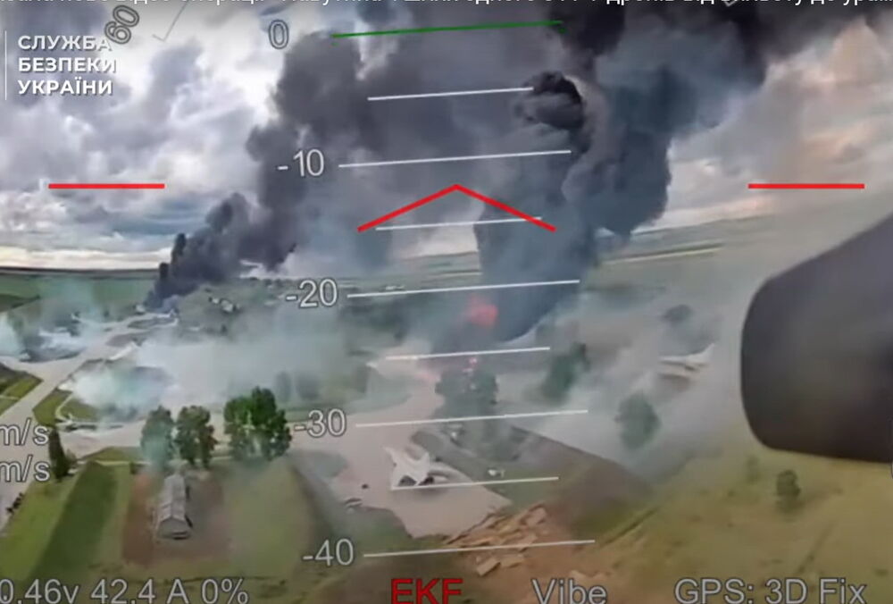 СБУ показала нове відео спецоперації ”Павутина”: на кадрах повний шлях дрону до аеродрому ”Бєлая”