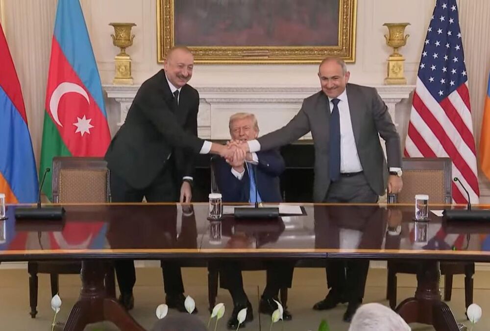 Літак прем'єр-міністра Вірменії вперше за 30 років пролетів у повітряному просторі Азербайджану