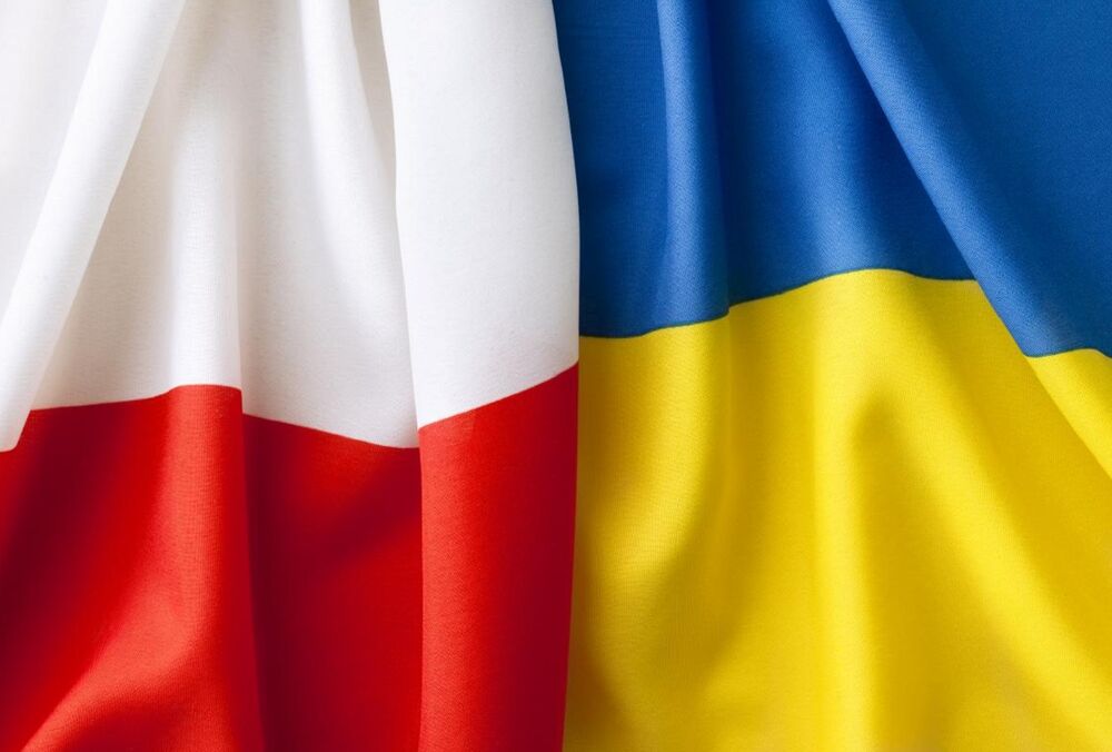 Соцопитування показало, скільки українців у Польщі готові вчити чи вже вчать польську мову