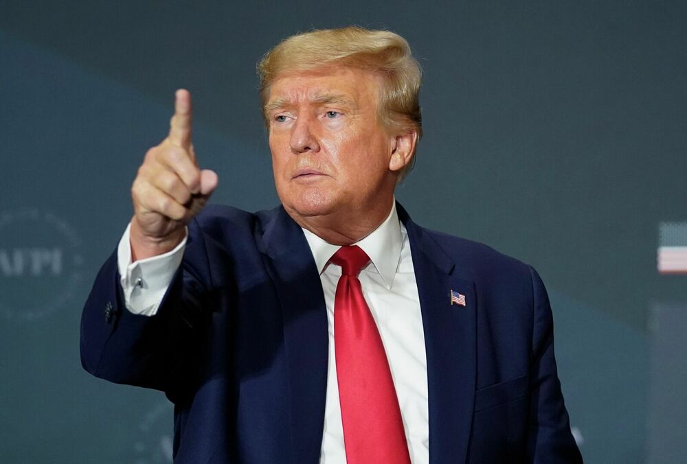 Болтон назвал Трампа ”посмешищем” 