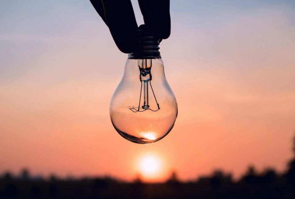 У чотирьох областях України сьогодні будуть аварійні та погодинні відключення світла