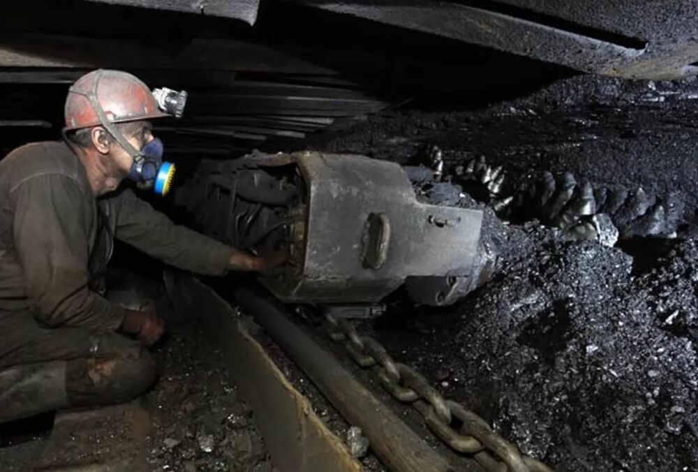 В Донецкой области из-за российских обстрелов обесточена шахта