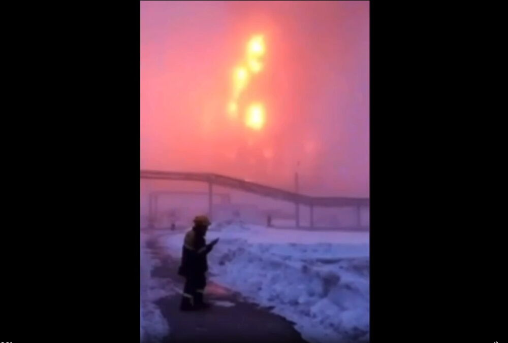 Беспилотники атаковали два НПЗ в Самарской области: видео