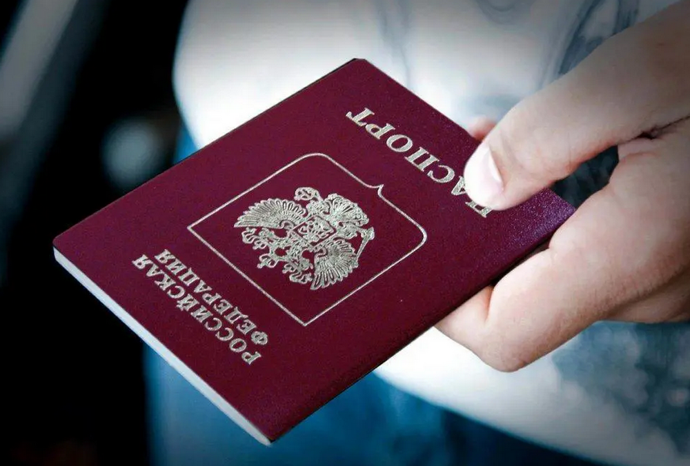 Росія готує вкид про російські паспорти у військово-політичного керівництва України