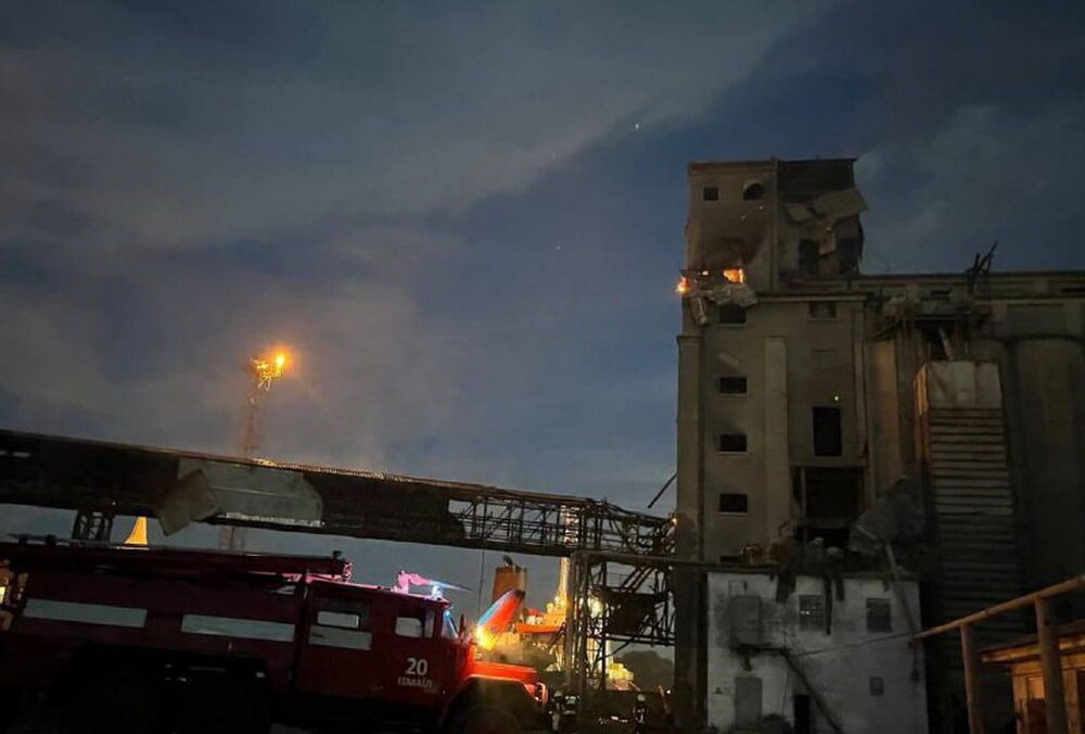 Появились фото последствий атаки на порт Измаила