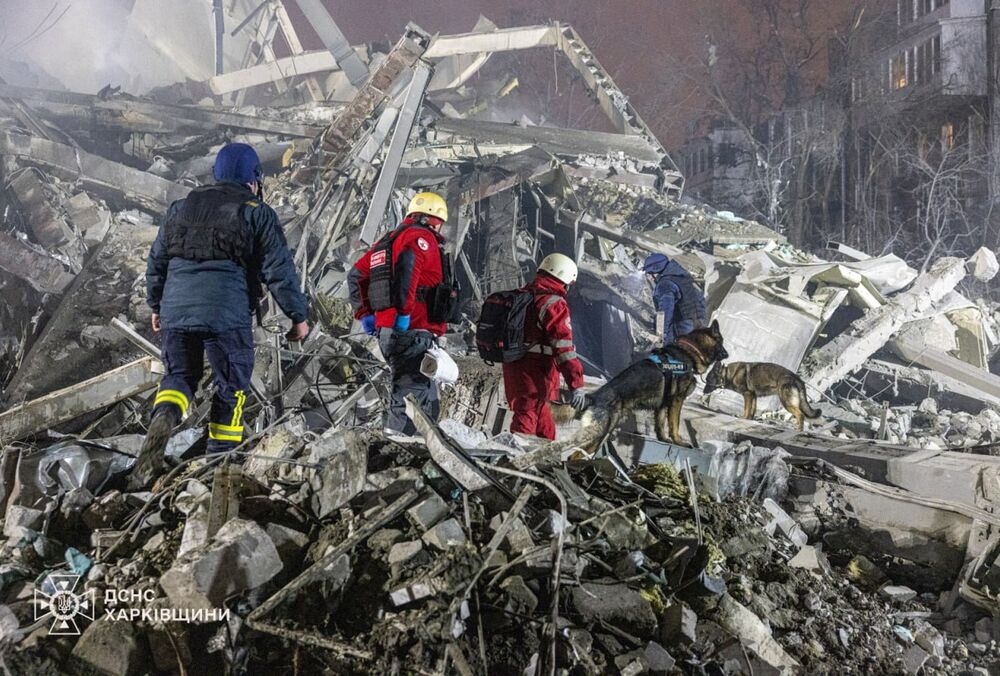 Под завалами жилого дома в Харькове нашли тело 3-летнего ребенка: фото