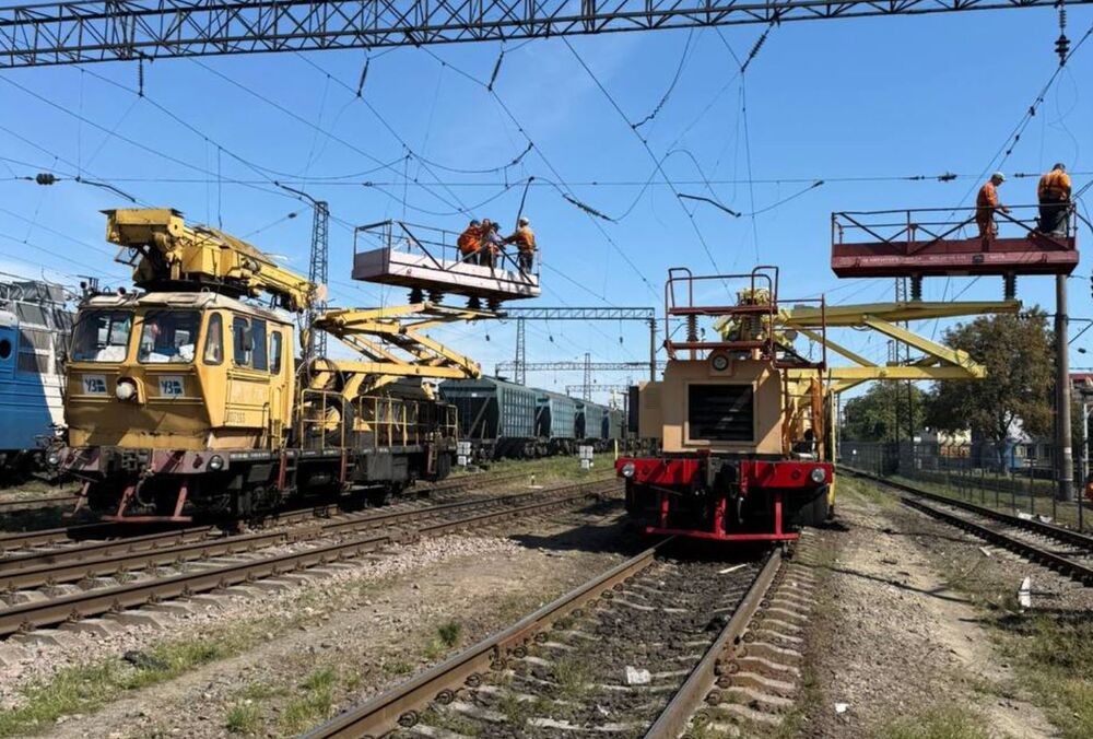 Залізничники ліквідували наслідки нічного обстрілу на Київщині