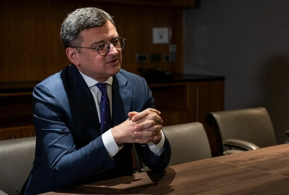 Отправка войск в Украину: Кулеба заявил, что Макрон имел в виду обучение