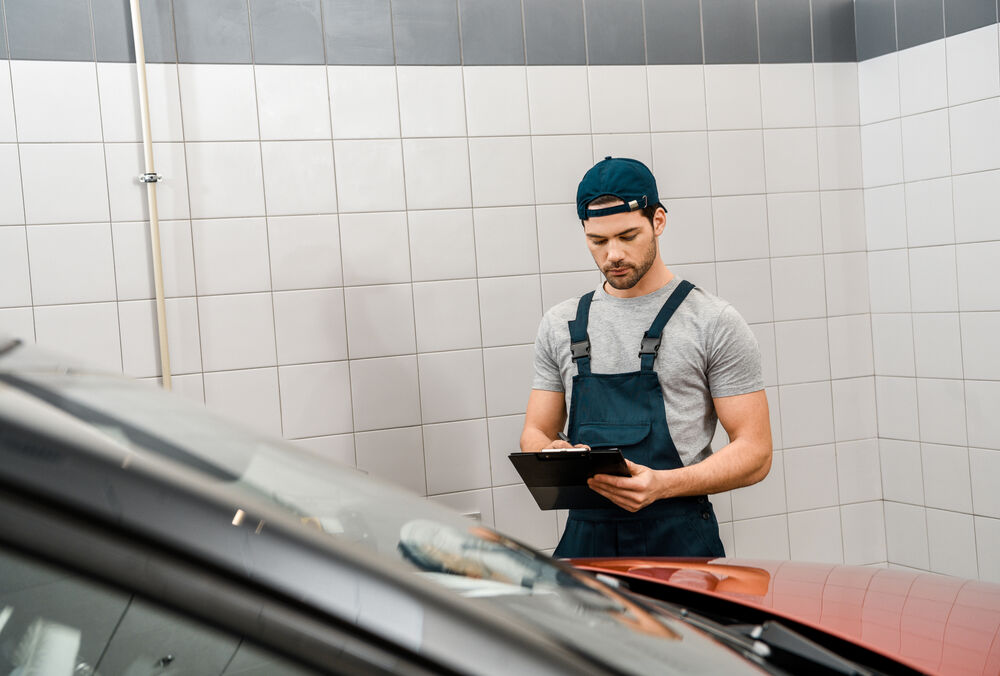 Зеленский подписал закон об отмене нулевого растаможивания авто