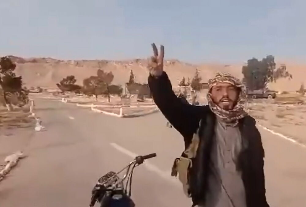 Сирійські повстанці зайшли до Пальміри - пропагандистський символ Путіна та ПВК ”Вагнер”