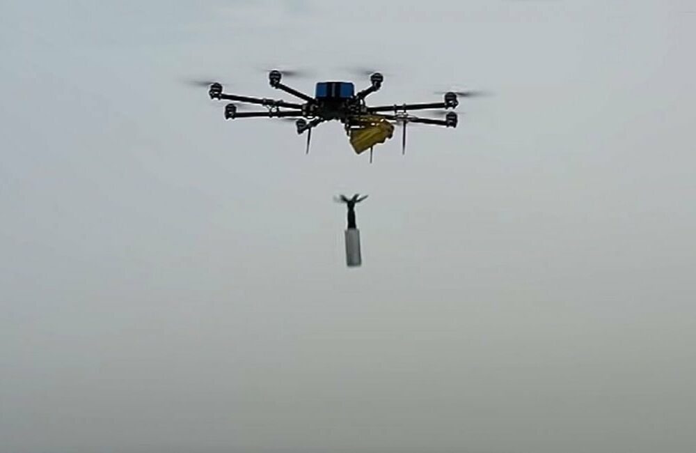 Окупанти скинули вибухівку з дрона на маршрутку у Херсоні: є поранені