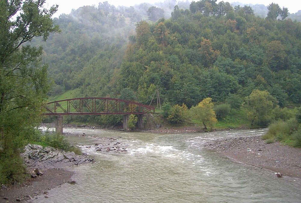 На Закарпатье из реки достали тело утопленника в гидрокостюме: пытался пересечь границу