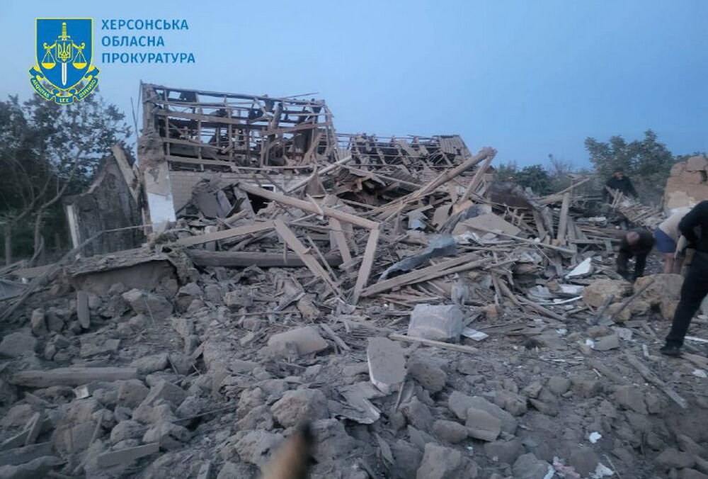 Россияне сбросили авиабомбы на Херсонскую область: есть погибшие