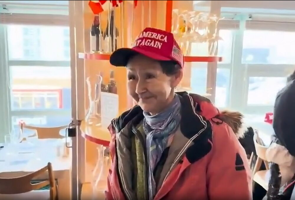 Команда Трампа-младшего подкупила бездомных и социально незащищенных людей во время его визита в Гренландию