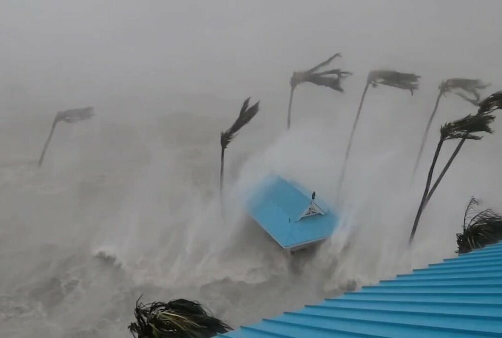 Ураган Иен унес жизни семи человек в США