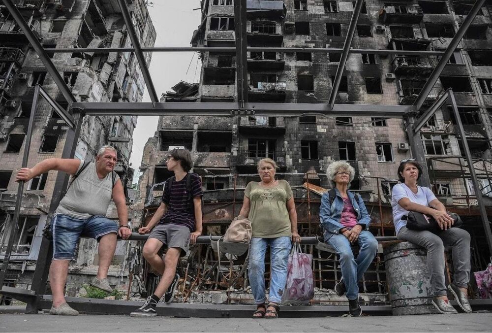 Окупанти у Маріуполі вчать школярів вбивати Окупанти у Маріуполі вчать школярів вбивати