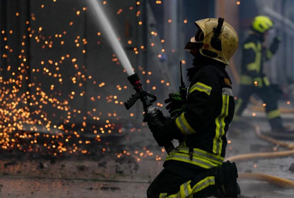 У ДСНС показали кадри ліквідації наслідків атаки на Луцьк