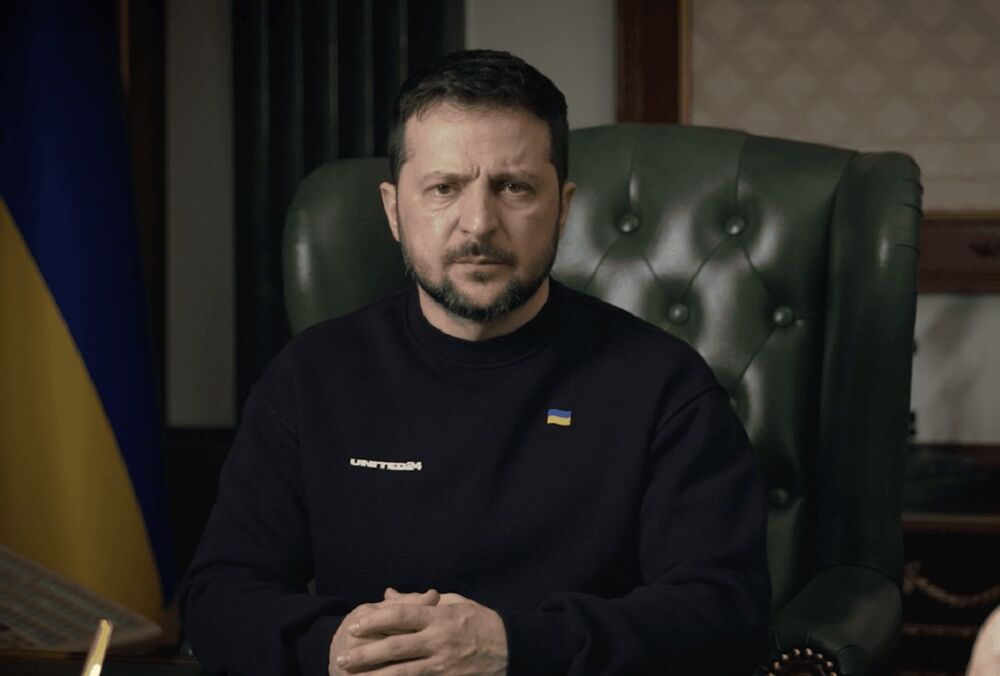 Зеленский вновь призвал партнеров на Западе активнее поставлять Украине оружие для победы  Зеленский вновь призвал партнеров на Западе активнее поставлять Украине оружие для победы