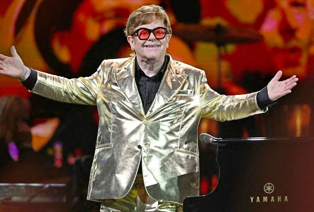 Елтон Джон повідомив про часткову втрату зору через інфекцію