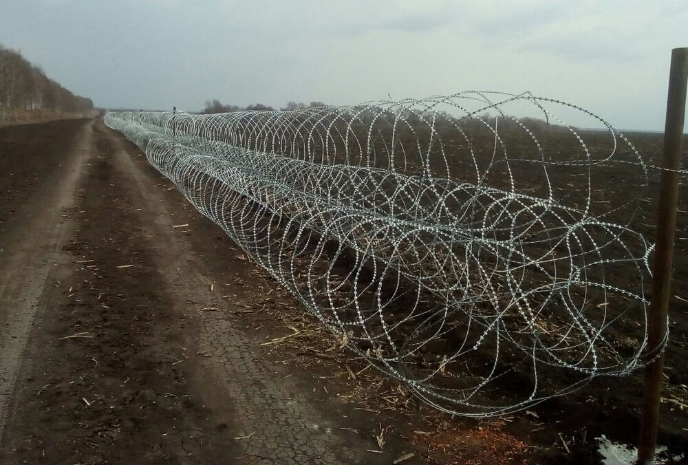 Польша начала строительство забора на границе с Россией