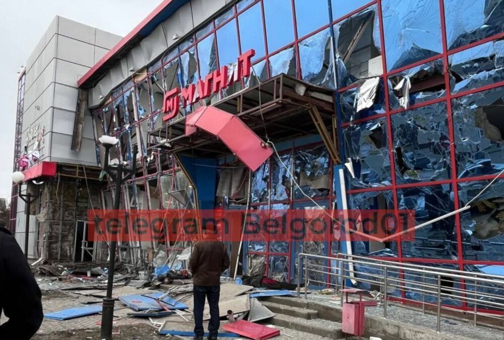 У Бєлгороді повідомляють про приліт по ТЦ: у міноборони вже визнали роботу ППО над містом