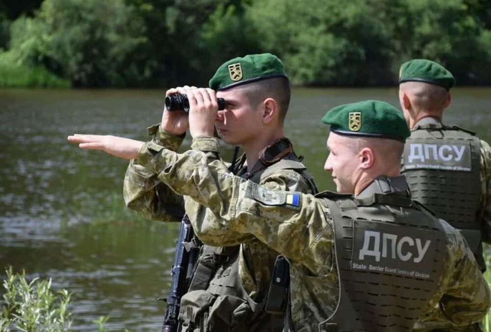 В Україні можуть дозволити виїзд за кордон чоловікам віком до 24 років