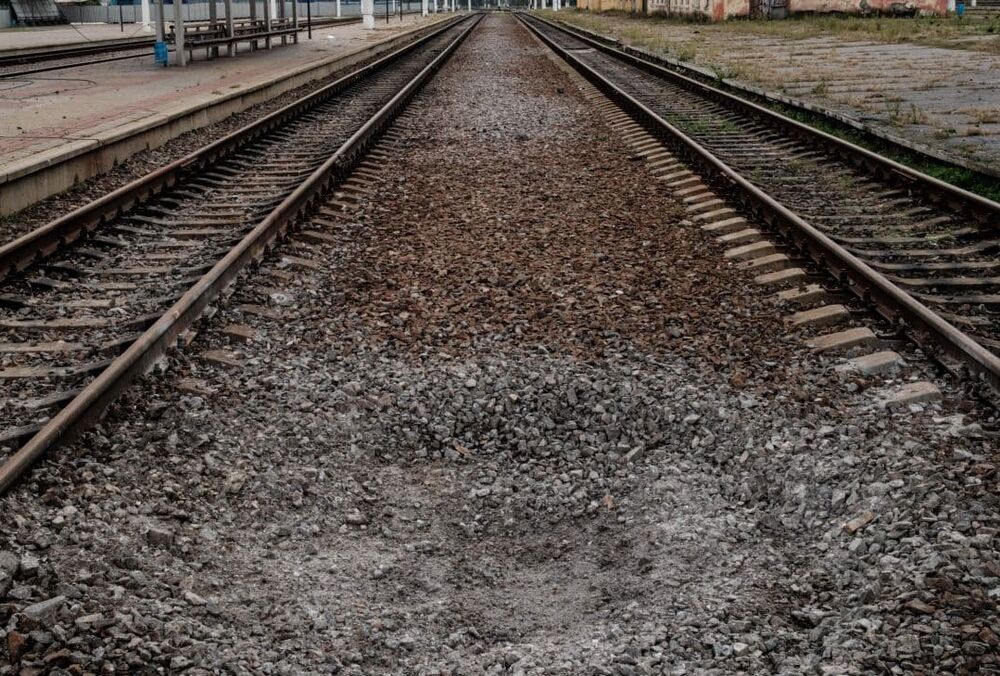 Из-за российского обстрела на Киевщине повреждена железная дорога Из-за российского обстрела на Киевщине повреждена железная дорога