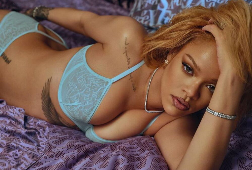 Ріанна на фоні чуток про третю вагітність показала фотосесію у спідній білизні