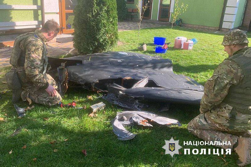 Полицейские обезвредили два шахеда, которые упали в Киеве и не взорвались