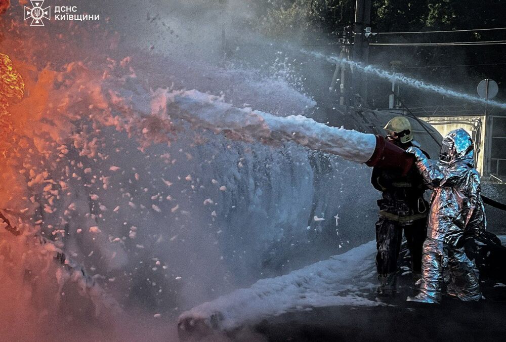 Рятувальники загасили пожежу на промисловому об'єкті на Київщині