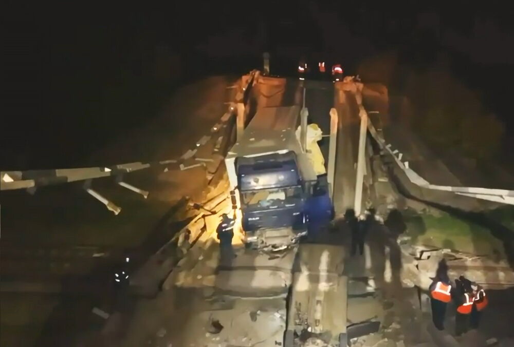 В оккупированном Крыму рухнул мост: нарушена перевозка военных грузов